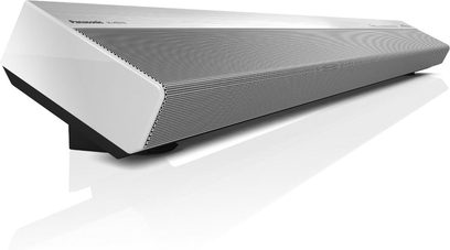 Panasonic SC-HTB170EGS soundbar, set forfra i perspektiv, aflang trapezformet, metalgitter på toppen, afrundede hjørner