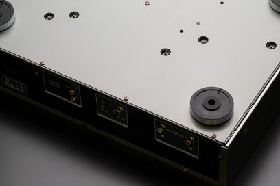 Leitor de CD Marantz CD6007 preto, vista superior, conectores de áudio e alimentação, botões de controle, superfície metálica