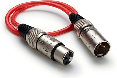 Vertere Acoustics Redline XLR 1m rød phono-kabel, flettet plaststrømpe, metalliske XLR hann- og hunnkontakter med svart forsterkning sett i trekvart perspektiv