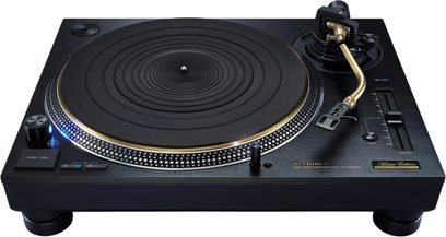Technics SL-1210GMEEK Plattenspieler in Schwarz, goldener S-förmiger Tonarm, Draufsicht auf Plattenteller und Bedienelemente