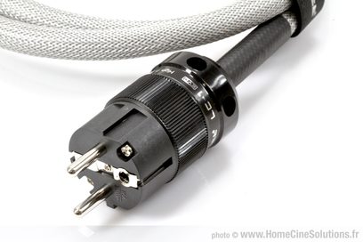 Napájecí kabel GigaWatt LC-1 EVO 1M černý, konektor Schuko samec, detailní pohled na konec kabelu