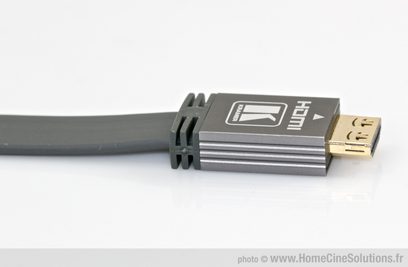Kramer Electronics 10m flad HDMI-kabel, grå HDMI-hanstik i hver ende, grå kappe, set ovenfra