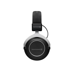 Bezdrátové sluchátko Beyerdynamic Amiron wireless, boční pohled, kulatý černý náušník, černý polstrovaný oblouk, viditelné logo