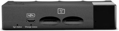 Chord Electronics 2 GO zwarte netwerk-audiospeler, vooraanzicht, met twee USB-poorten en een lcd-scherm, matzwarte afwerking