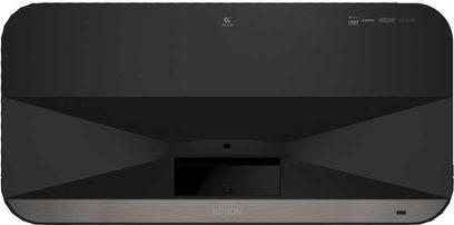 Epson EH-QS100B projektor, sedd framifrån, rektangulärt svart hölje, nedre kant med mörkgrå horisontell remsa