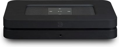 BlueSound Node 2i netværksmusikafspiller, sort, frontvisning, berøringsknapper på toppen, sort gitternet på forsiden