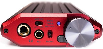Bærbar lydkonverter iFi Audio iDSD Diablo 2 rød, hovedtelefonstik, vælgere, potentiometer, USB-C