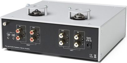 Pro-Ject Tube Box DS2 sort forforstærker, frontvisning, 2 vakuumrør, 4 drejeknappper, 4 RCA-stik, metalkabinet