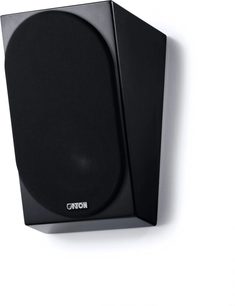 Zwarte muurluidspreker Canton AR 4 S2 met Dolby Atmos, schuine trapeziumbehuizing en afgeronde zwarte stoffen frontzijde