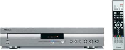 Yamaha BD-S2900 sølvfarvet 4K Blu-ray-afspiller, set forfra, med LED-display, knapper og fjernbetjening