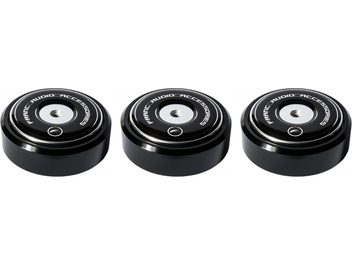 Drei schwarze, kreisförmige Franc Audio Accessories Ceramic Disc Slim Füße, Aufsicht, mit weißem Logo