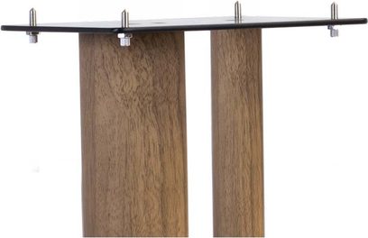 Norstone Design Stylum 2 ekbensställ svart/ek, frontvy, 2 vertikala mörka träben, svart metallisk tvärgående stång