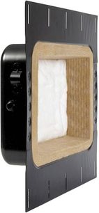 Tylna obudowa Bowers & Wilkins BackBox BB6W z drewna z prostokątnym otworem na głośnik instalowany w ścianie, widok z przodu