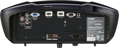 Mitsubishi HC6500 sort videoprojektor, bagudgangstilslutninger: HDMI, VGA, komponent, S-Video, trigger, RS-232C, strømforsyning