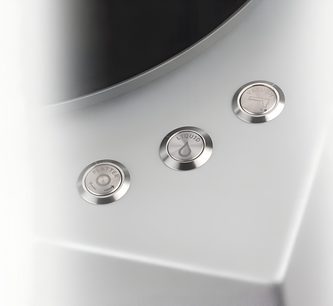 ClearAudio Smart Matrix Silent sølvfarget platevaskmaskin. Tre runde metallknapper på en glatt, buet grå overflate