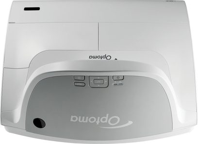 Optoma EW675UT-videoprojektor, set ovenfra, forfra med linse, kontrolknapper og "Optoma"-logo