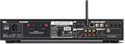 Naim Audio SuperUniti, wysokiej klasy system hi-fi, widok z przodu, z odtwarzaczem CD, portami USB i sieciowymi, wyświetlaczem LCD i przyciskami sterującymi