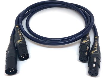 Cabo de áudio analógico Cardas XLR Crosslink 1 m azul escuro, revestimento plástico liso, conectores XLR pretos com inscrição dourada macho e fêmea, vista superior levemente em perspectiva