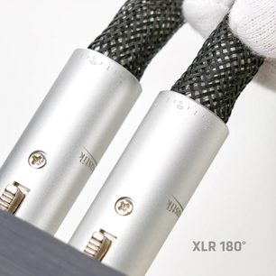 Analogowy kabel audio XLR Inakustik NF-2405 AIR 1,5m, cylindryczne metalowe złącza w kolorze srebrnym, czarne plecione osłony, zbliżenie