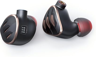 FiiO FH5S In-Ear-Kopfhörer in Schwarz und Roségold aus Metall und Kunststoff, Gehäuse in Dreiviertelperspektive, halbtransparente rote Silikonaufsätze, dekorative Belüftungsschlitze und seitlicher gerasterter Schalter