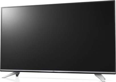LG 55UF772V fladskærms-TV, rektangulært sort slukket panel på sølvfarvet fod, set forfra
