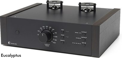 Pro-Ject Tube Box DS2 sort forstærker, frontvisning, 2 rør, knapper og vælgere på forsiden, rektangulært sort kabinet