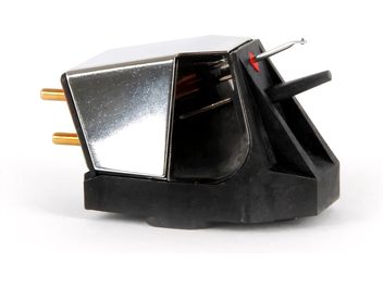 Gramofon Rega Nd5, widok z boku, czarny korpus, srebrne elementy metalowe, 2 pozłacane piny, widoczna igła