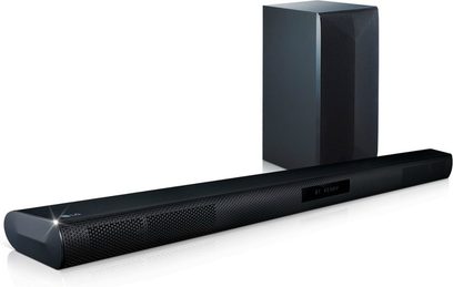 Mat sort LG LAS450H soundbar, perforeret metalrist, trådløs kubisk bashøjttaler, promoteringsfoto