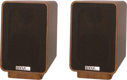 Sada reproduktorů 2.1 Enova HIFI VELA 2.1 8A, pohled zepředu, obdélníkové skříně s dřevěným povrchem, černé texturované mřížky