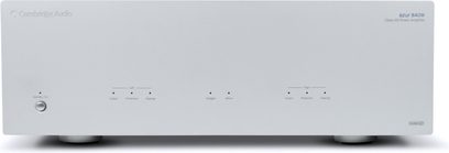 Výkonový zesilovač Cambridge Audio Azur 840W, pohled zepředu, stříbrná barva, čelní panel s tlačítky a konektory