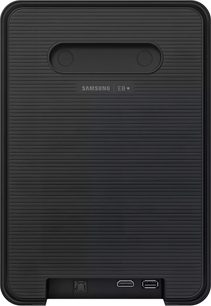 Juoda Samsung HW-LS70H išmanioji kolonėlė, vaizdas iš galo su grioveliuotu paviršiumi, integruota rankena ir matomomis jungčių jungtimis
