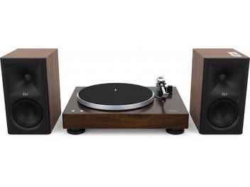 Donkerbruine platenspeler met twee zwarte Klipsch-luidsprekers, vooraanzicht