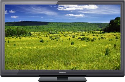 Panasonic TX-P46ST30 fladskærms-tv der viser et landskab med en grøn eng med spredte træer under en blå, let skyet himmel