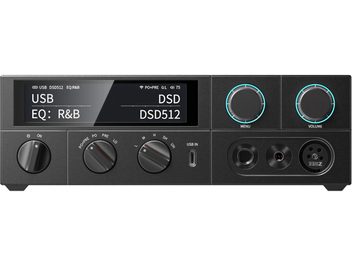 FiiO K15 hörlursförsteg, svart metallchassi, frontvy med skärm, USB‑C och utgångar 6,35 mm, 4,4 mm, 4‑polig XLR