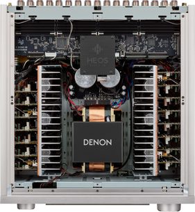 Vista interna di un amplificatore home theater Denon AVC-A1H argento, che mostra i circuiti stampati e i componenti elettronici