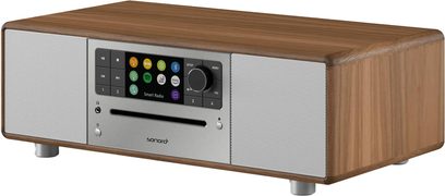 Sonoro Prestige digitalradio i valnøttre, sølvfarget frontpanel med skjerm, knapper og dreiebryter, trekvartersvisning forfra