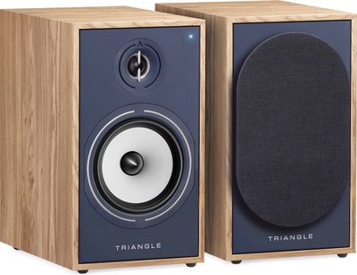 Par trådløse højttalere Triangle BR03 BT, kabinet i lys egetræ, blå frontpanel, to runde højttalerenheder