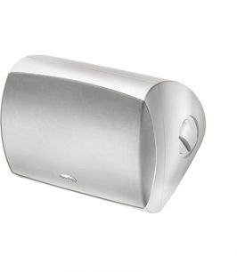 Cassa da esterno Stylus 470-SM, vista prospettica, griglia perforata frontale, corpo arrotondato, pulsante laterale integrato
