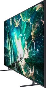 Samsung UE82RU8005 fladskærms-tv, der viser et abstrakt grønt og blåt billede, der minder om bølger eller flammer