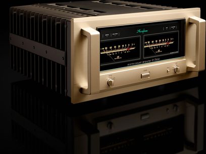Integreret hi-fi stereo forstærker P-7500, trekvart visning, gylden front, 2 store vu-metre, knapper og afbryder nederst