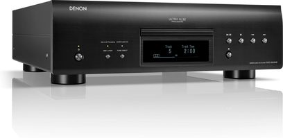 Hi-fi CD-afspiller DCD-3000NE sort, set forfra i en let skrå vinkel, rektangulært kabinet, cylindriske fødder, glat frontpanel, centralt digitalt display, der viser "Track 5" og "2:00", runde knapper og lysindikatorer til venstre, CD-skuffe og betjeningsknapper til højre