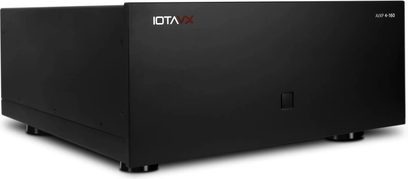 IOTAVX AVXP 4-160 sort multikanals effektforstærker, set forfra i vinkel med minimalistisk sort frontpanel