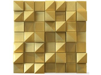 Difusor acústico Artnovion ALPS W dorado con pirámides doradas brillantes dispuestas de forma regular, vista cercana