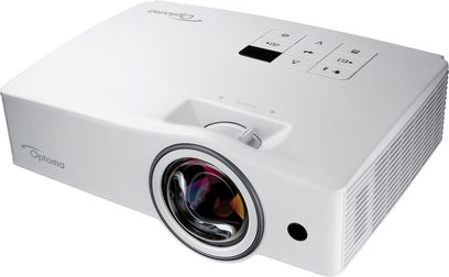 Optoma ZX210ST hvid videoprojektor, set forfra og oppefra, linse til højre, kontrolknapper på toppen