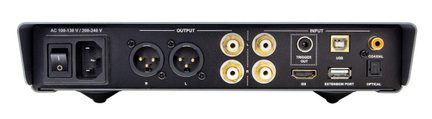 Pannello posteriore in metallo nero di un dispositivo audio, uscite XLR e RCA, ingressi USB, coassiale e ottico, presa IEC