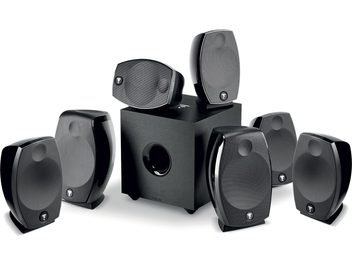 Focal Sib Evo Dolby Atmos 7.1.2 svart høyttalerpakke bestående av en kubisk subwoofer og 6 svarte satellitthøyttalere