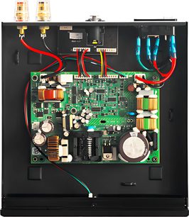Emotiva STEALTH PA-1 effektforstærker åben, set indefra forfra, der viser printplader og elektroniske komponenter