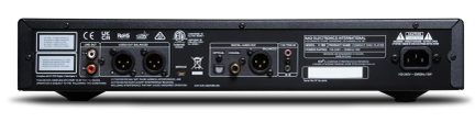 Kompakter CD-Player NAD C 589, Rückansicht mit RCA- und XLR-Audioausgängen, optischen und koaxialen Digitalausgängen