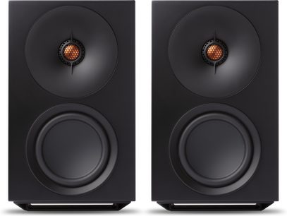 Paar zwarte Cambridge Audio L/R M draadloze luidsprekers, frontpaneel met koperen tweeters en ronde woofers
