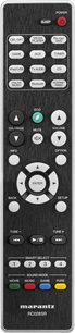 Mando a distancia negro Marantz RC028SR con botones de colores para controlar un amplificador de cine en casa, vista frontal